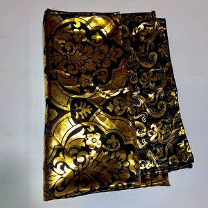 NWOT Curtains sets of 2 pcs gold & black
Luxury curtains long curtains